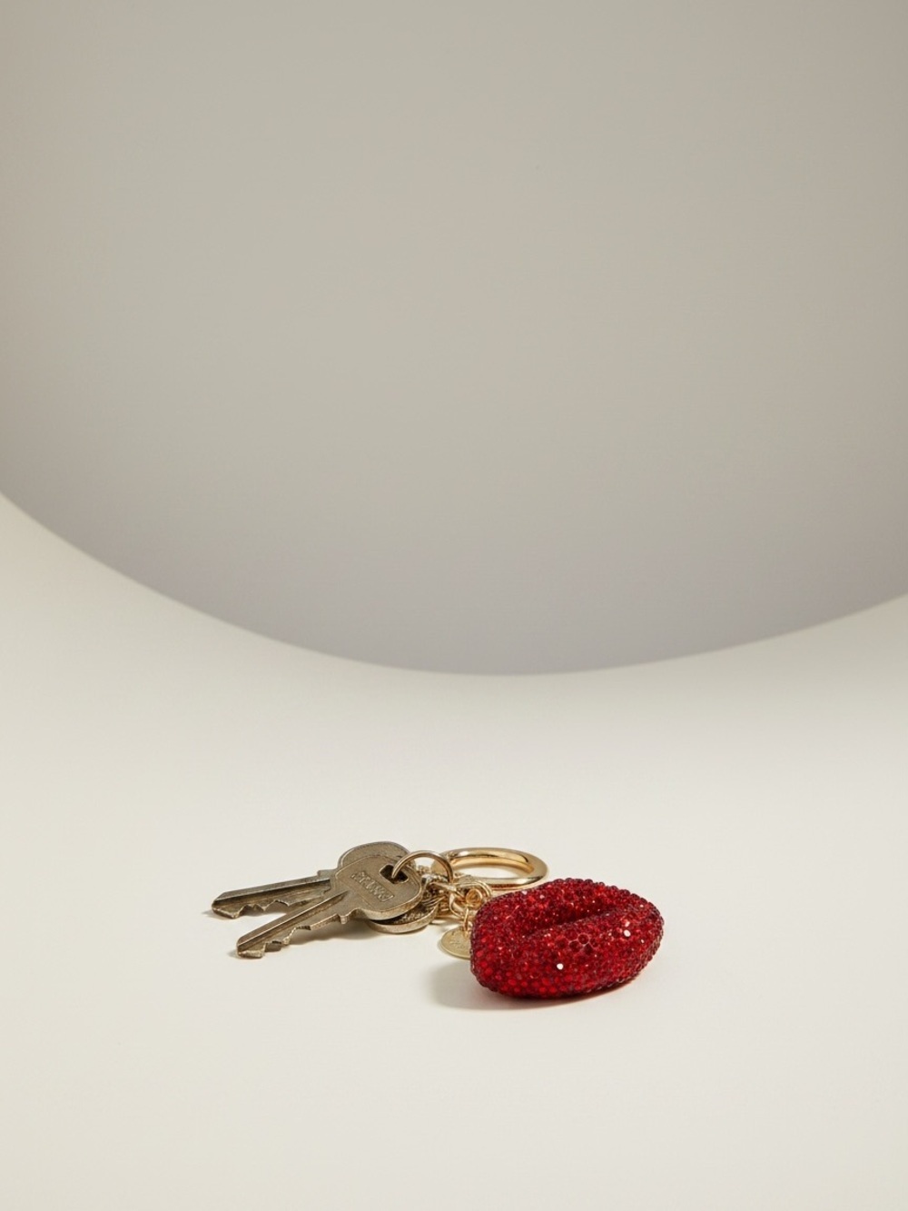 Red Crystal Lip Keychain with Gold Hardware - Picture 8 of 8